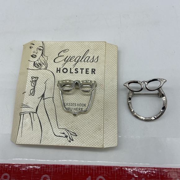 The Unbranded Brand Jewelry - Vintage Silver Tone Cat Eye Glasses Pin with Faux Diamonds Eyeglass Holster 2